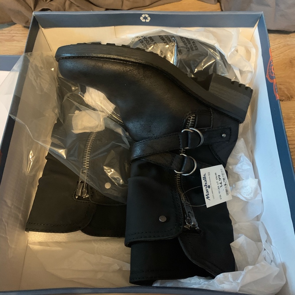 Carlos Santana boots “Sophie”